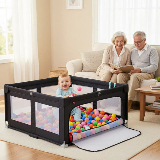 parc pliable pour bébé bébé joue dans le parc avec grands parents